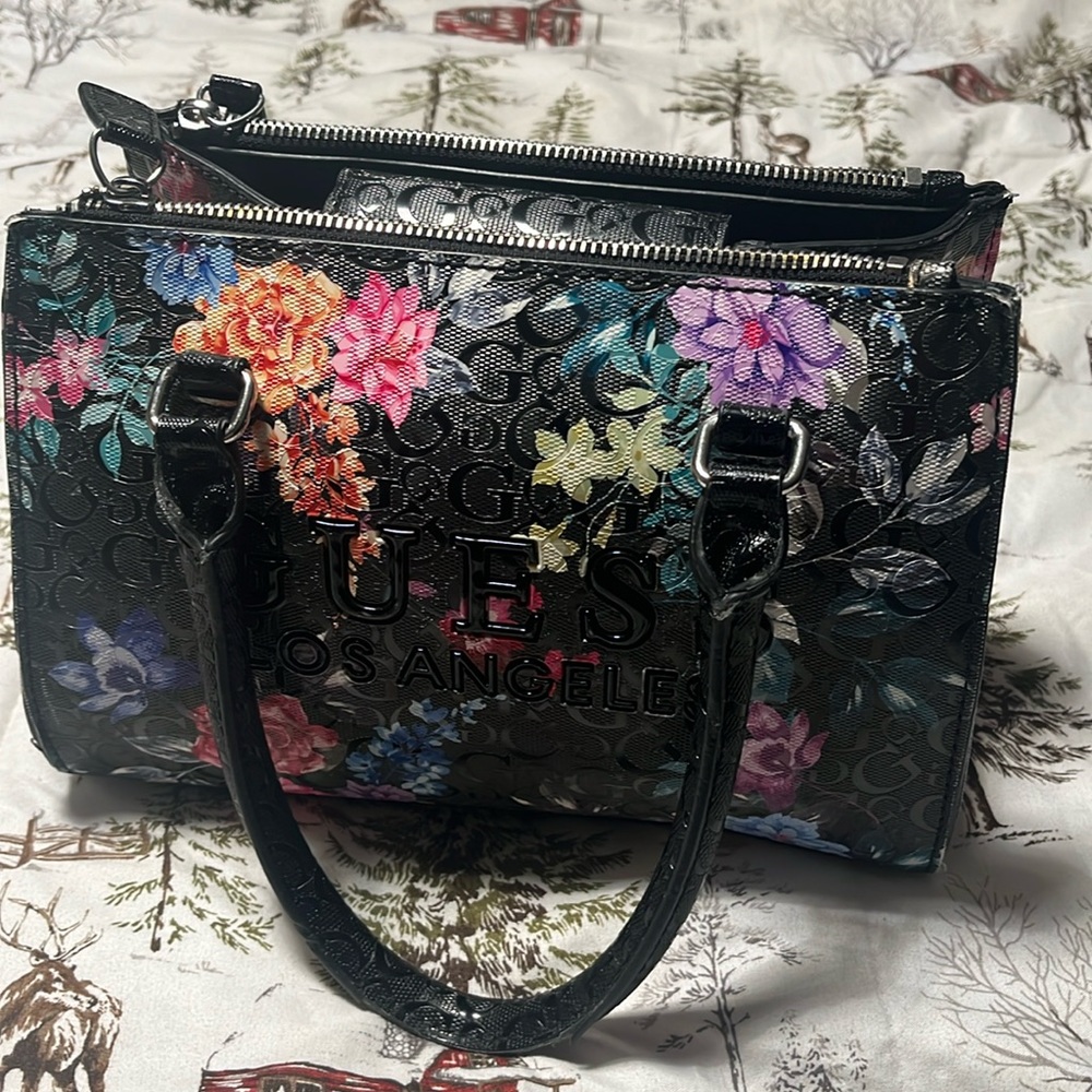 Guess black purse with flowers very good condition